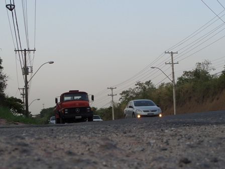 Buracos geram riscos na Norte Sul