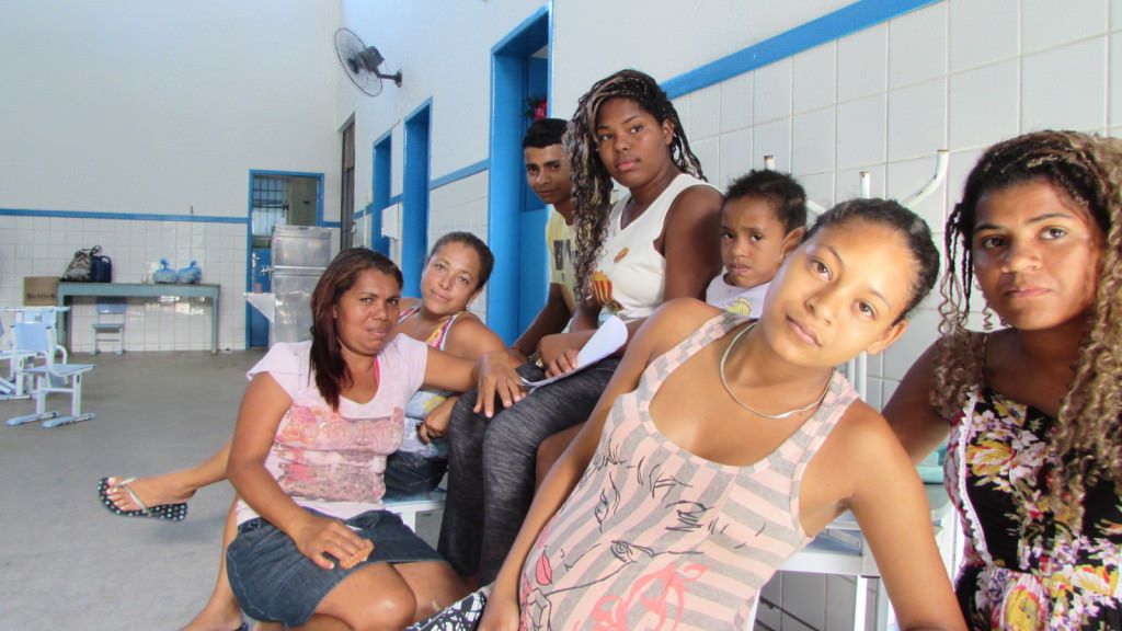 Grupo que ainda estava abrigado no local na tarde desta sexta (07). Foto: Bruno Lyra