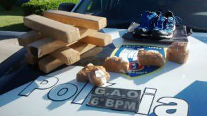 A droga apreendida foi encaminhada para ao plantão policial de Boa Vista. Ninguém foi preso. Foto: Divulgação PM
