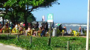 Até o verão de 2014 o cercamento da restinga de Manguinhos ainda estava de pé. Foto: Arquivo TN