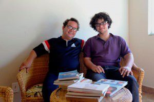 Jefrey com seu pai e incentivador Márcio Machado. Foto: Elbert Santos