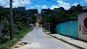 A Rua Rubi não tem iluminação pública, e os moradores ficam revoltados por pagar o benefício que não têm. Foto: Gabriel Almeida