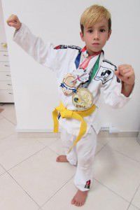 Mesmo pequeno Pedro Henrique tem colocado moral nos tatames onde luta. Foto: Fábio Barcelos