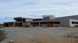 Segundo moradores a obra está parada desde novembro de 2012. Foto: Fábio Barcelos