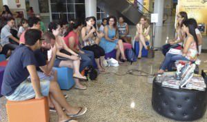 Nos encontros além de viajar pelo mundo da literatura, os participantes concorrem a muitos brindes. Foto: Divulgação