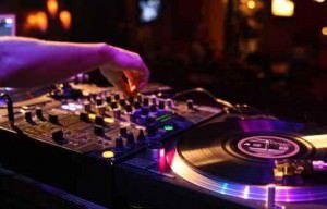 O curso de Disc Joquei (DJ) é um dos disponíveis no local. Foto: Divulgação