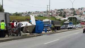 O trânsito ficou complicado no local. Foto: Fábio Barcelos