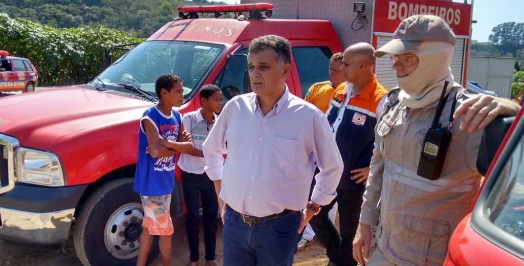 Audifax (PSB) esteve no local do incêndio na manhã de hoje (14)
