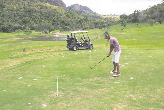 O principal campo. de golfe do Espírito Santo fica no bairro Cascata e atrai praticantes de várias cidades para a Serra. Foto: Edson Reis