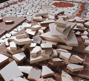 Além de muita criatividade, os mosaicos devem conter material reutilizável. Foto: Divulgação