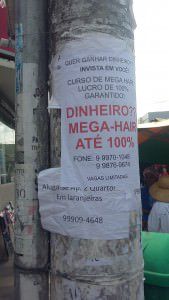 É comum ver este tipo de prática nos postes da cidade. Foto: Gabriel Almeida