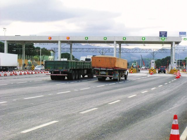 Praça do pedágio na Serra. Concessionária disse que já pediu licença ambiental para duplicação de BR, mas Ibama nega. Foto: Arquivo TN