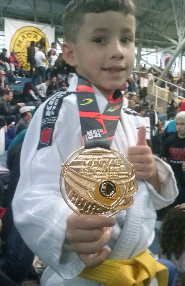 Pedrinho, tem 8 anos e já é bicampeão mundial de jiu jitsu. Foto: Divulgação