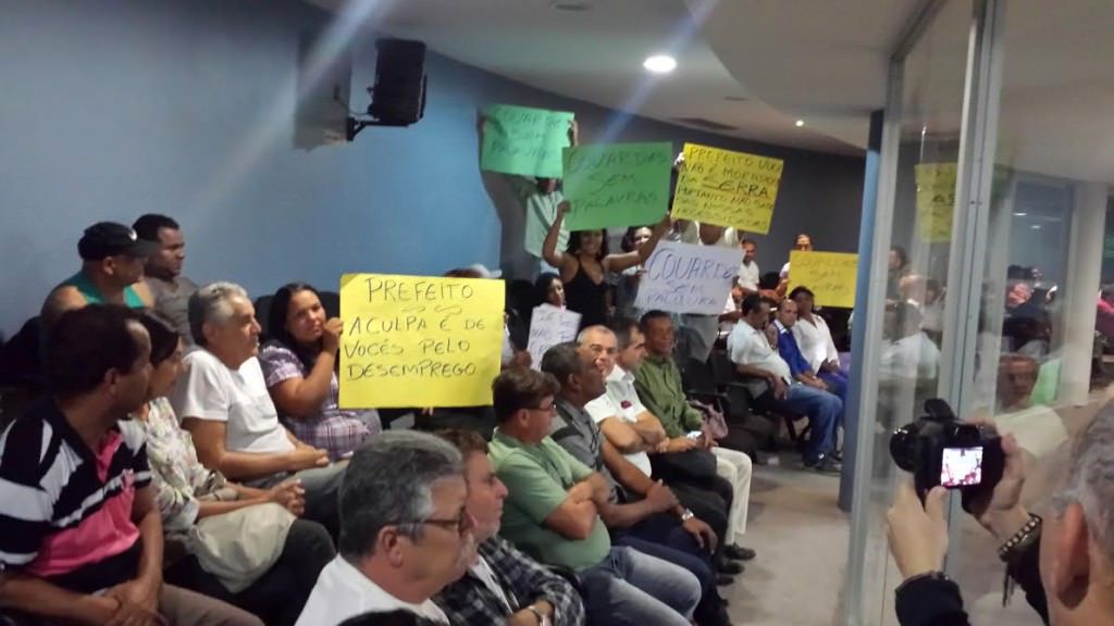 A sessão desta segunda-feira (27) foi acompanhada pela galeria. Foto: Conceição Nascimento