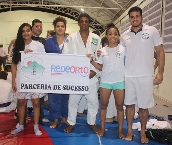Os lutadores da Serrana fizeram bonito em equipe e também no individual. Foto: Divulgação