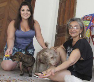 Ácima Salles com alguns de seus protegidos. Foto: Arquivo TN