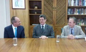 Paulo Hartung, Joaquim Levy e Martin Raizer em encontro que acertou empréstimo para saneamento e combate à seca. Foto: Divulgação / Ministério da Fazenda