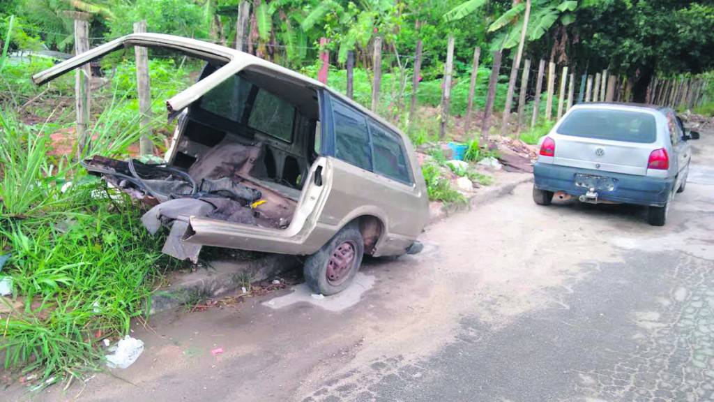 Carro abandonado