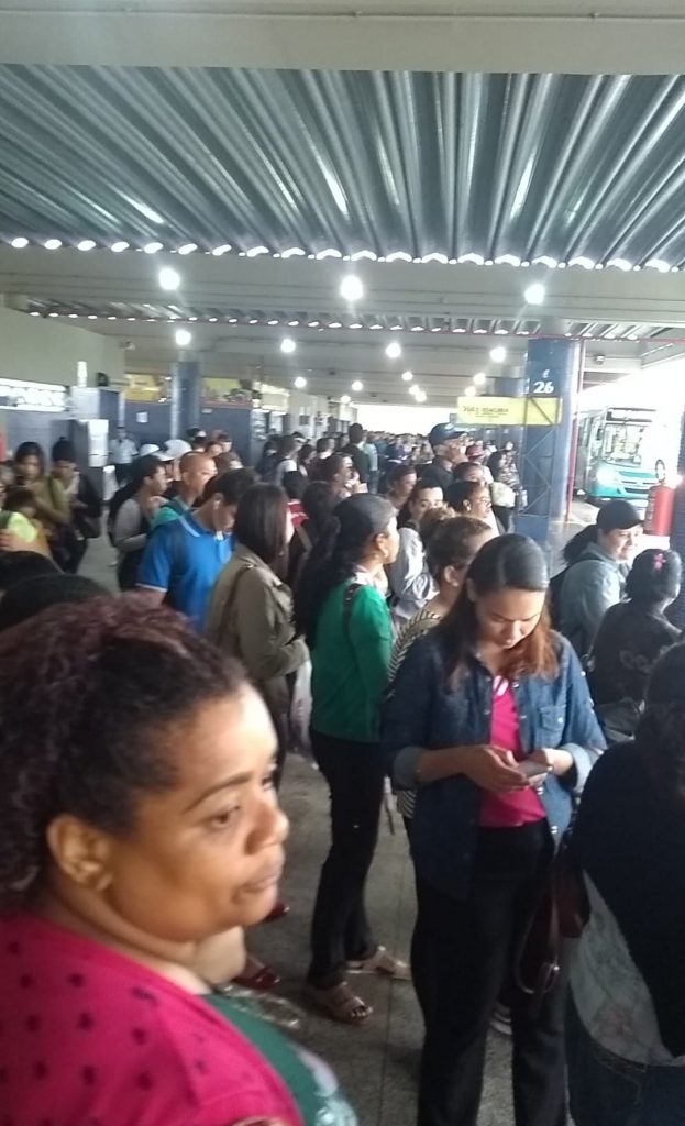 Terminal de Jacaraípe lotado