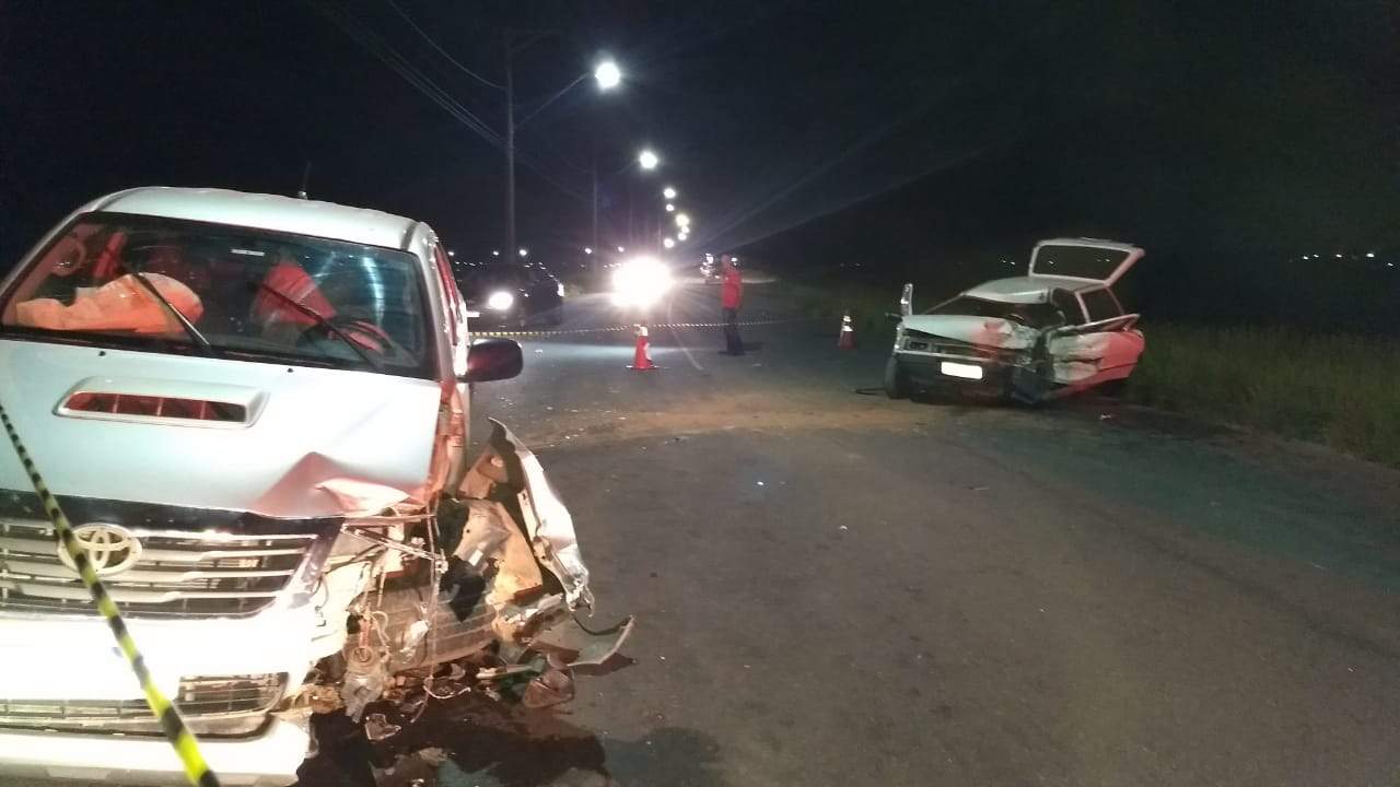 carro e caminhonete acidente