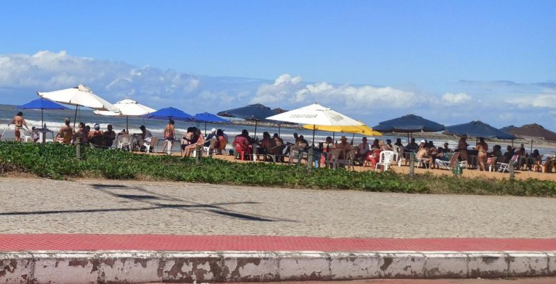praias lotadas