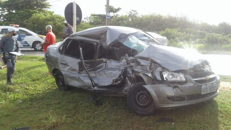 carro-acidente-serra-es