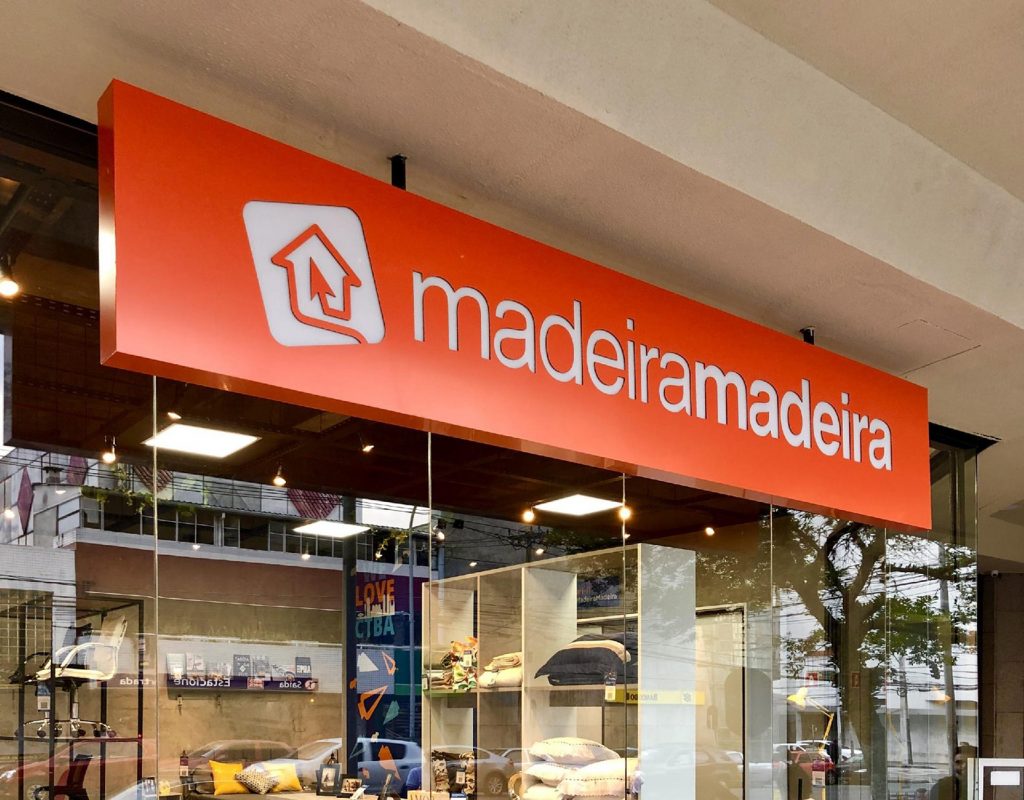 fachada-de-loja-da-madeiramadeira