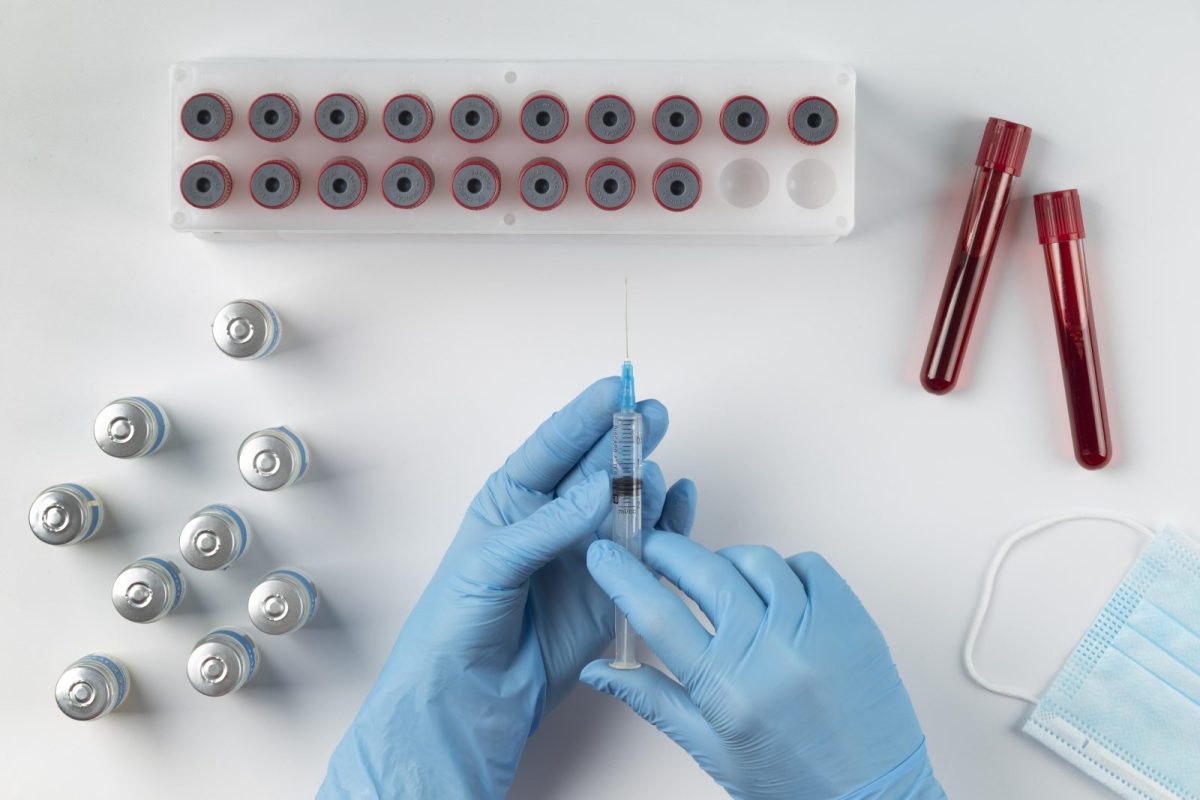 coronavirus-assortment-with-blood-samples-and-vaccine