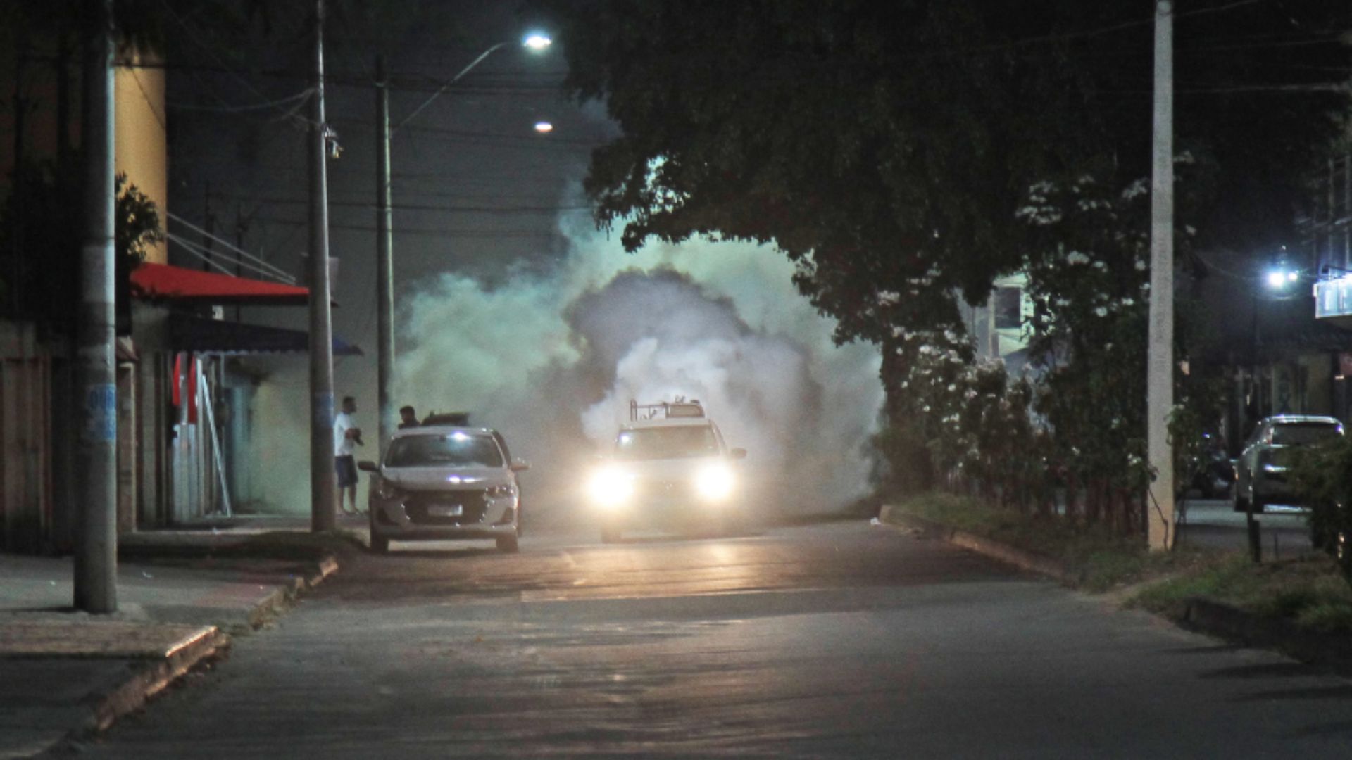 Carro fumacê Serra
