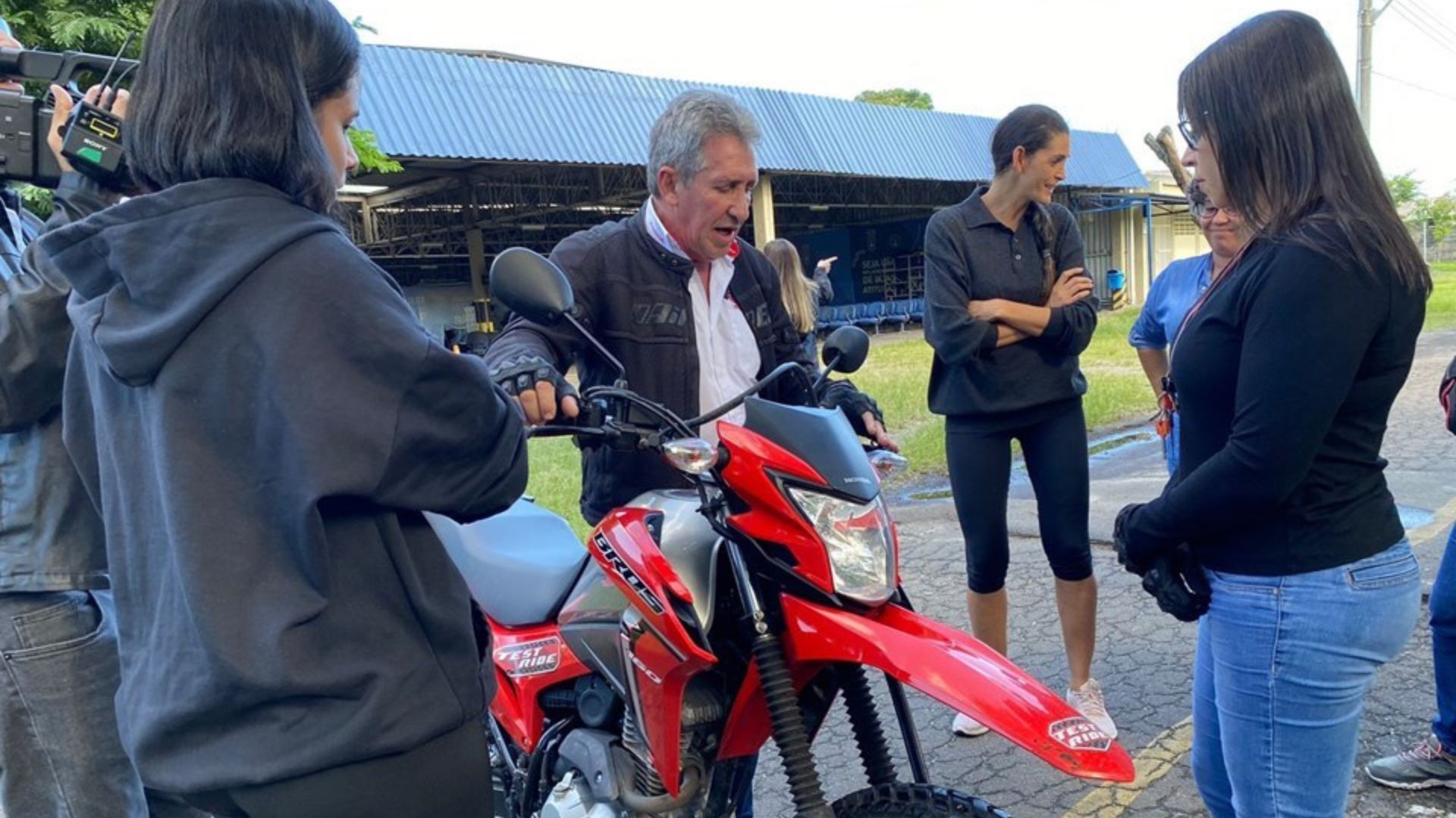 Serra Curso gratuito de pilotagem de motocicleta