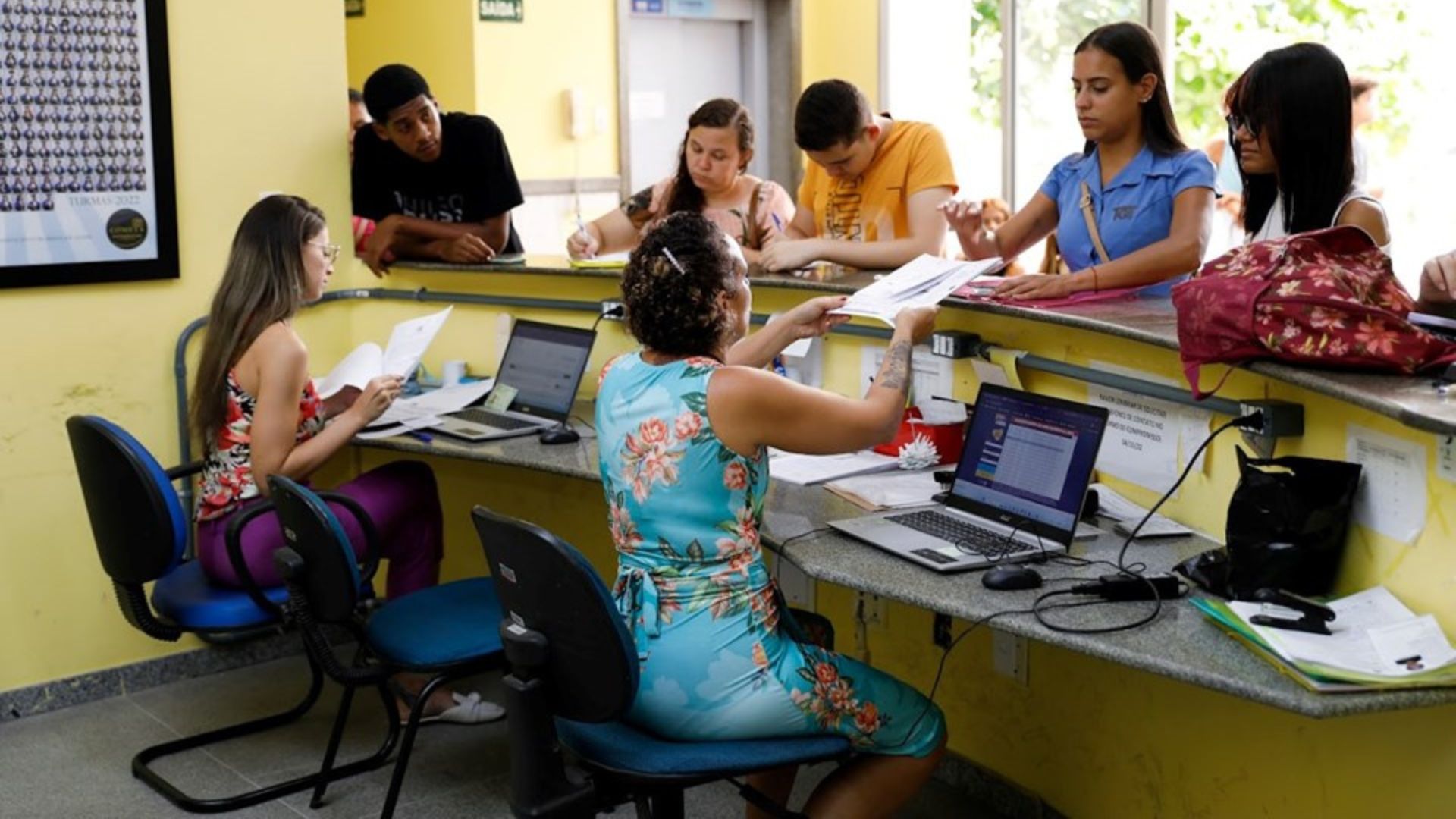 Estado Concurso público Nível médio
