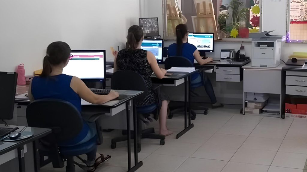Estado Nível médio Assistentes administrativos