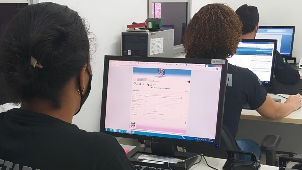 Estado Concurso público Nível médio