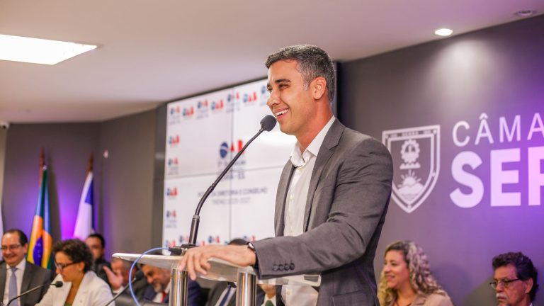 Serra Caged Emprego